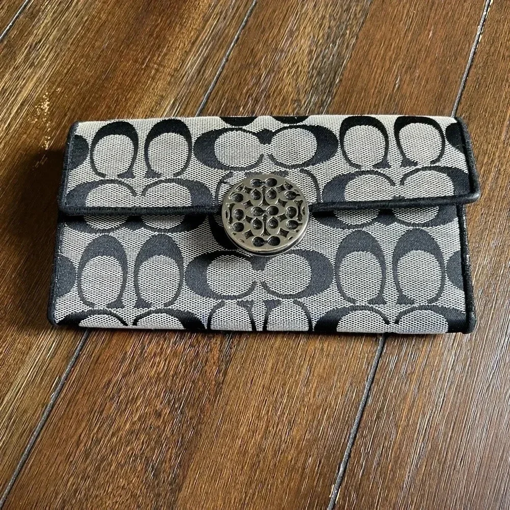 Coach classic signature logo wallet